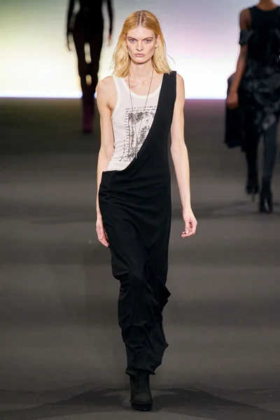 Look 10